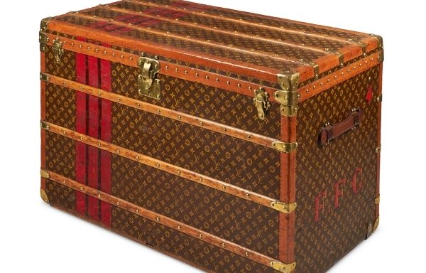 A louis Vuitton trunk. Circa 1920.